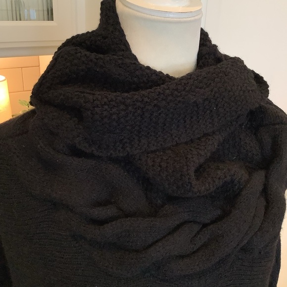 Vince Black Sweater Cowl Neck Size Medium - Picture 3 of 10